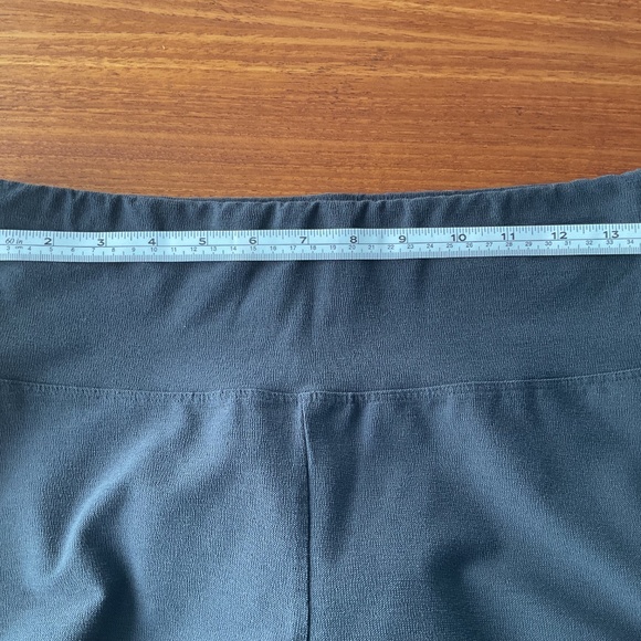 Eileen Fisher stretch crepe pants size XS (6) - Picture 2 of 8
